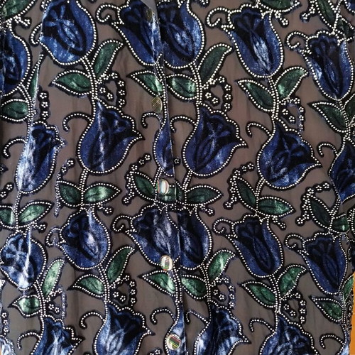 Jhuangariong women's elegant shirt N58 like new with embroidery and velvet
