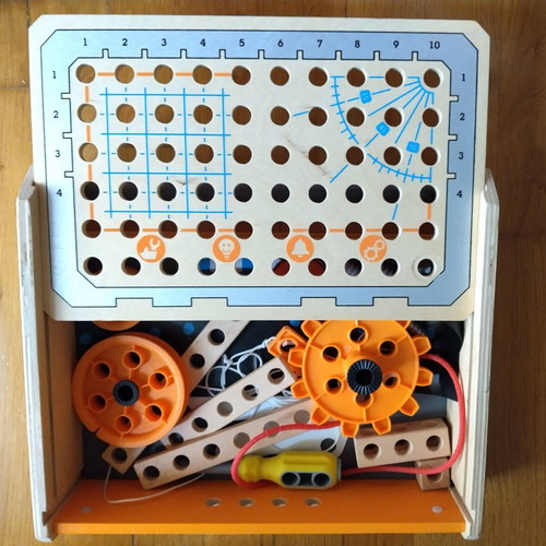 Hape Early Explorer wooden science experiment toolbox like new