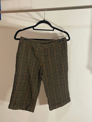 Checked bermuda shorts like new, size S/M, olive green with brown