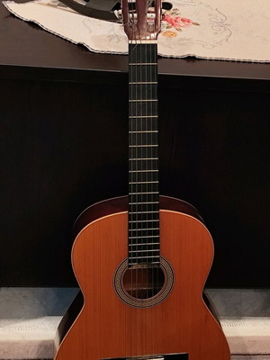 Alhambra 2C classical guitar used, made in Spain 1984