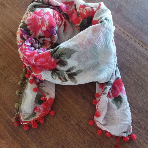 Floral scarf used, white with flowers 85x85 cm