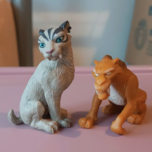 Ice Age figures like new, set of two