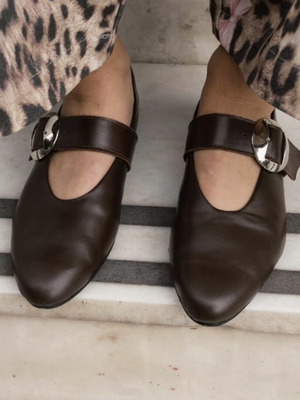 Кожени балерини нови с каишка и етикет, ръчно изработени от Debour