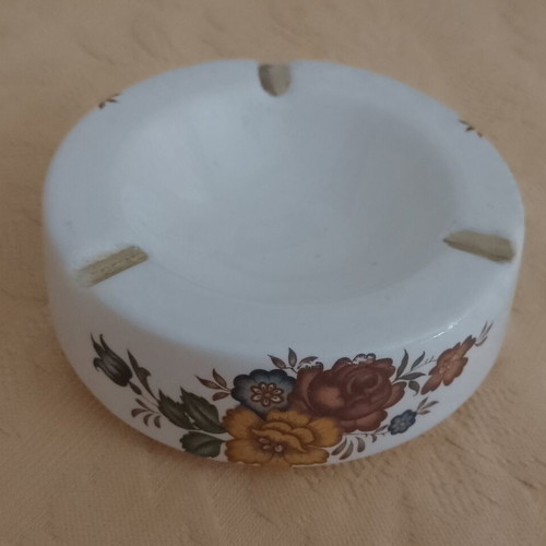 Porcelain ashtray vintage with rose and gold details, like new