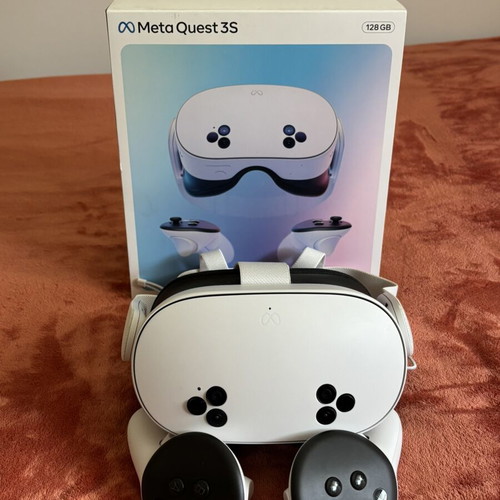 Meta Quest 3S standalone VR headset 128GB like new