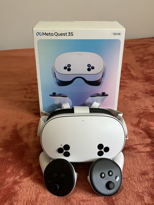 Meta Quest 3S standalone VR headset 128GB like new