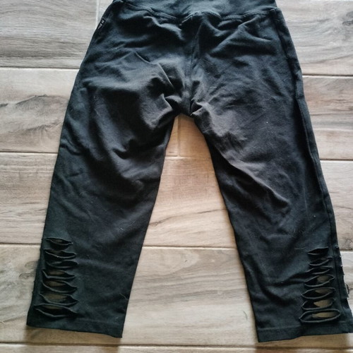 Leggings used, three-quarter length with side slits