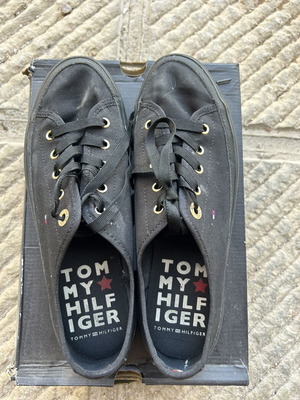 Tommy Hilfiger sneakers size 40 used, black