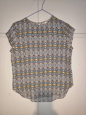 H&M blouse used with geometric ethnic pattern, viscose, short sleeve