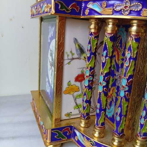 Mechanical mantel table clock