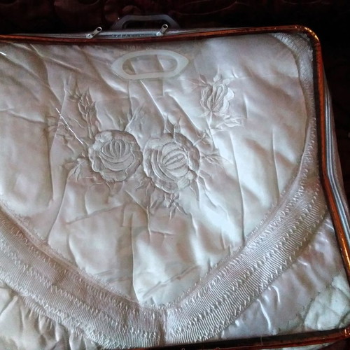 Satin quilt new, white, double bed with two large pillowcases and embossed machine embroidery