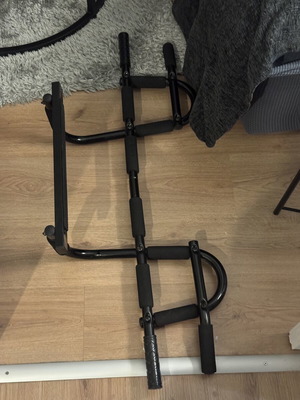 Pull-up bar like new