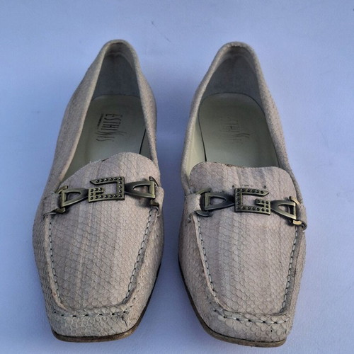 Esthissis leather moccasins size 39 like new beige