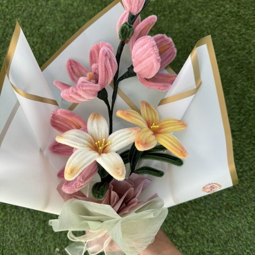 Bouquet of chenille flowers new
