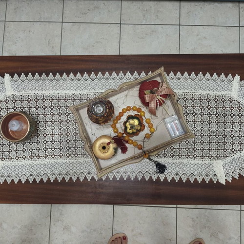 Coffee table set like new with one large and two small tables