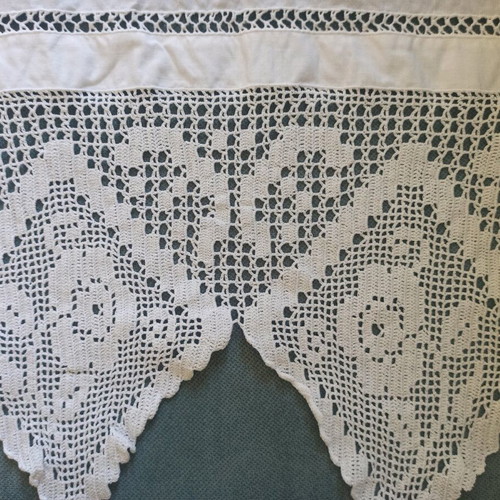 Cutwork table runner with handmade lace new