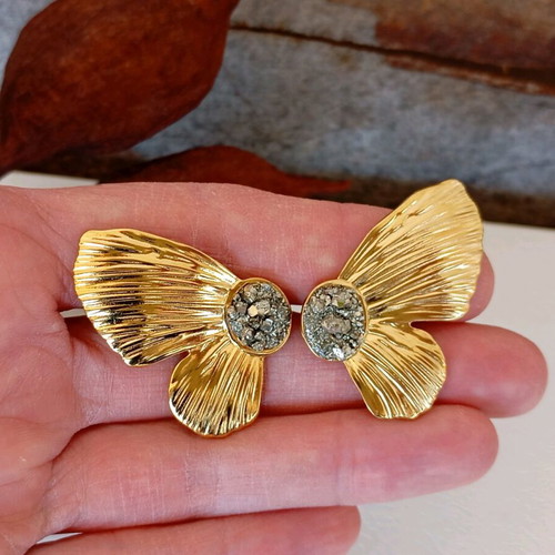 Steel stud earrings with pyrite handmade, gold plated