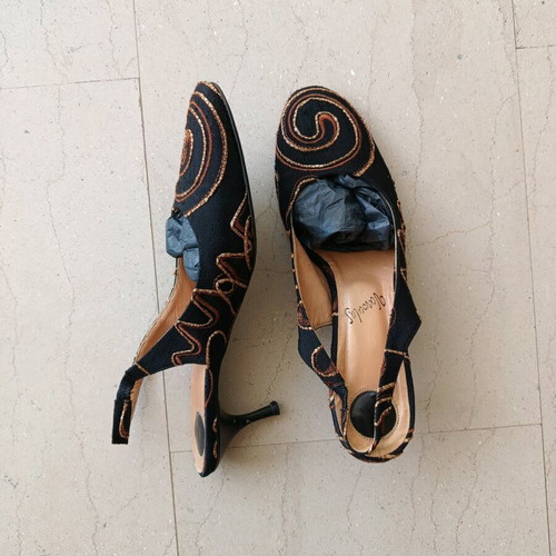 Vavoulas pumps like new, size 41, fabric with leather interior