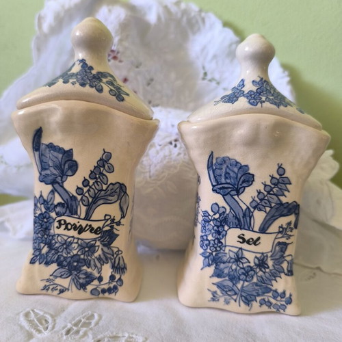 Vintage handpainted spice jars used, 15/8 cm, one lid chipped