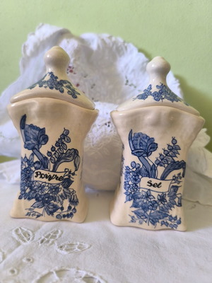 Vintage handpainted spice jars used, 15/8 cm, one lid chipped