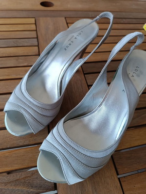 Lola Cruz women's silver sandals size 38 used, Vero Cuoio sole
