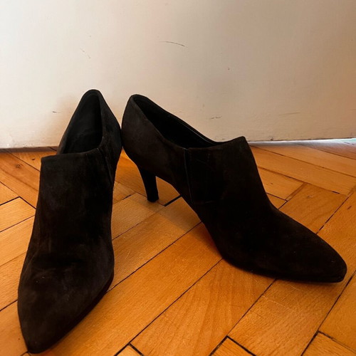 Stuart Weitzman suede boots size 37 like new gray