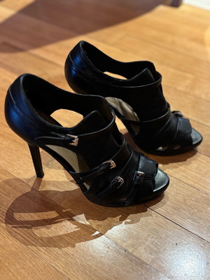 Zara Black 12-Point Heeled Sandals Like New