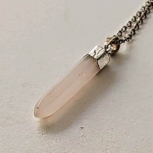 Rose quartz pendant necklace new, natural stone