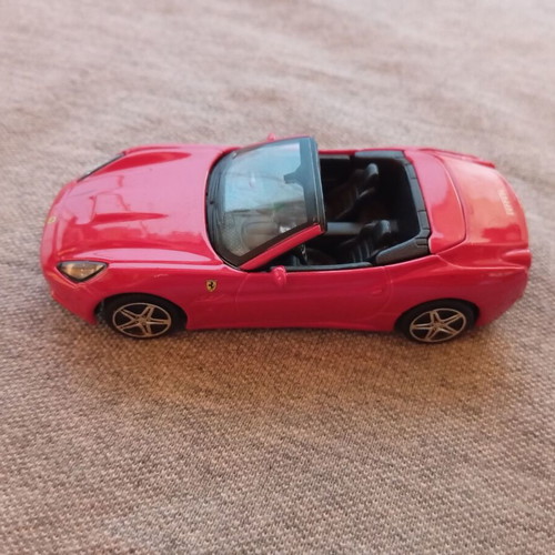 Ferrari California model car Bburago 1:43 scale like new