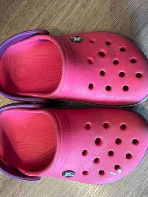 Crocs παιδικά παπουτσάκια μεταχειρισμένα, νούμερο 35, ροζ σαγιονάρες
