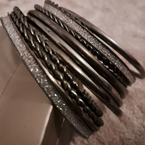 Bracelet cuffs like new, black and silver