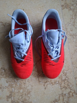 Nike Phantom 6 футболни обувки като нови, номер 37.5