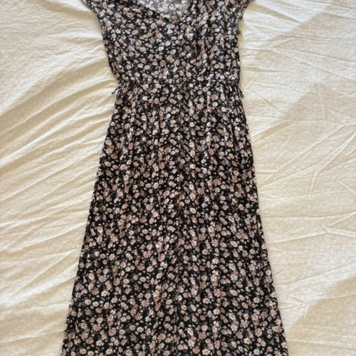 American Eagle floral dress like new with removable belt and pockets