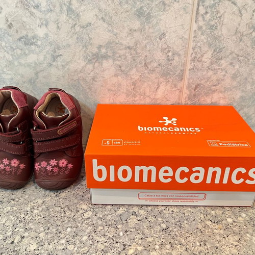 Biomecanics anatomical boots used, burgundy with floral design for girl