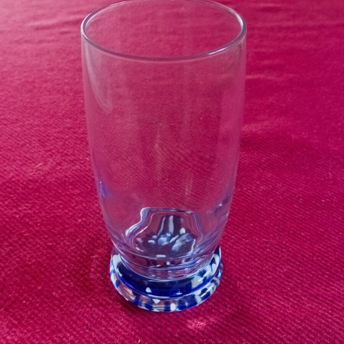 Set of 6 tall glassware with blue base, like new