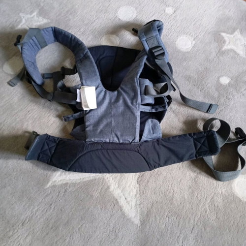 Baby carrier like new suitable from newborn