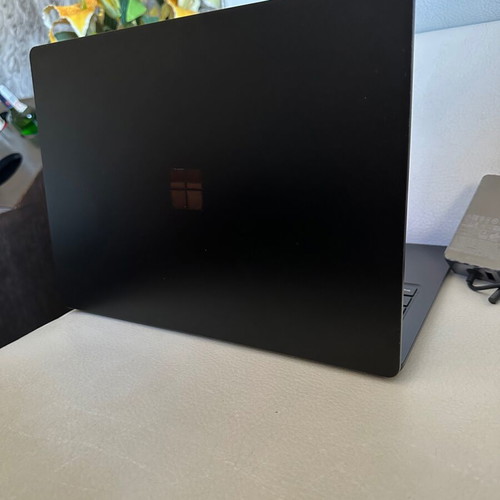 Microsoft Surface Laptop 3 i5-1035G7 16GB 256GB SSD like new