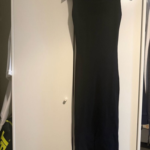 Sleeveless black dress like new with back slit, size S