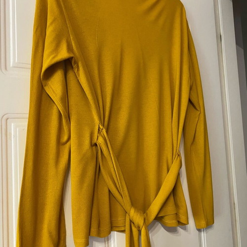 Mustard wrap blouse like new, size M, Fiorenti Fashion Club