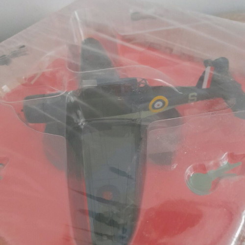 Metallic World War II fighter plane De Agostini new