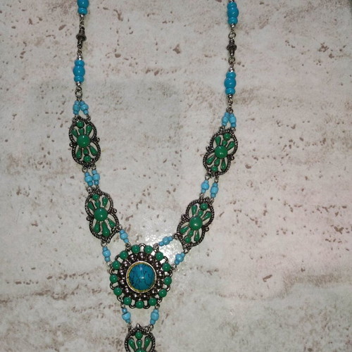 Vintage necklace with stones like new, impressive