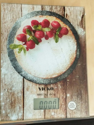 Vicko digital kitchen scale with Victoria cake design like new
