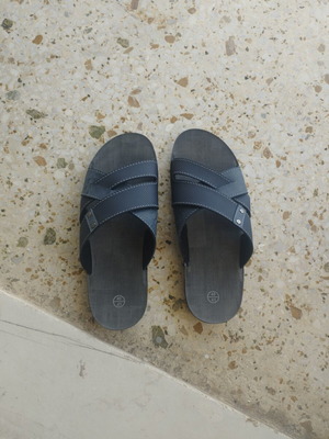 Unisex slippers size 41 like new, black and gray