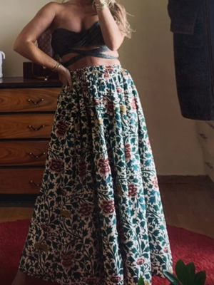 Karavan floral skirt like new, small medium, colorful