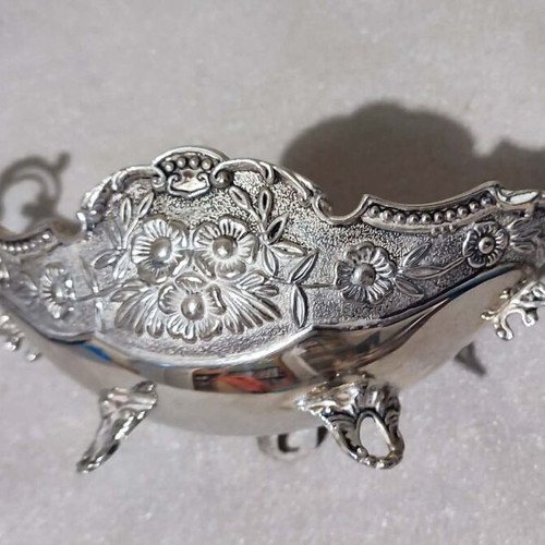 Vintage decorative bowl like new with embossed floral design