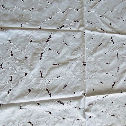 Vintage tablecloth 80x78 cm with Richelieu cutwork and floral relief embroidery