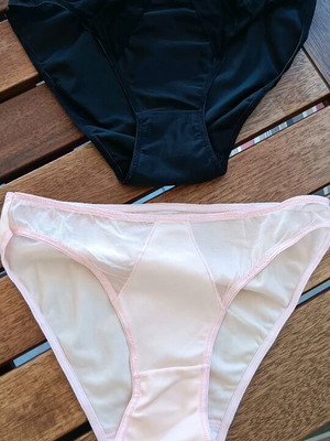 Set of 2 panties new, size M, black and pink