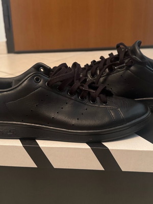Adidas Stan Smith Triple Black παπούτσια σαν καινούργια EU 44