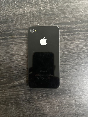 iPhone 4 used for parts, broken screen and body