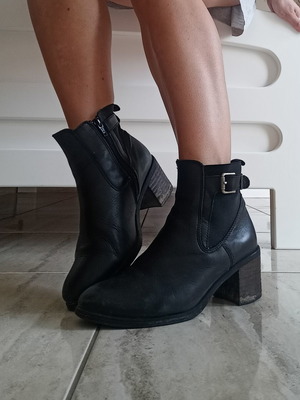 Women's leather ankle boots size 36 used, small heel, black